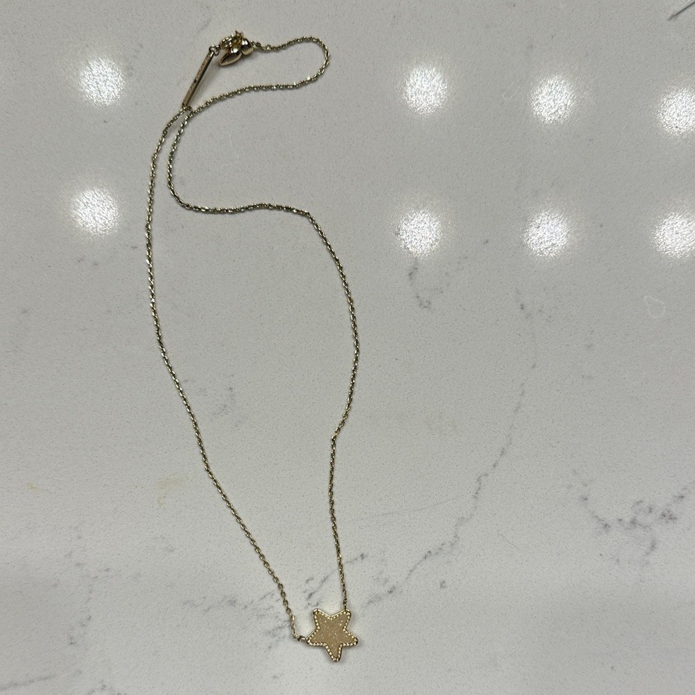 Kendra Scott Gold Star Pendant Necklace - Elegant Women's Jewelry - Picture 2 of 6